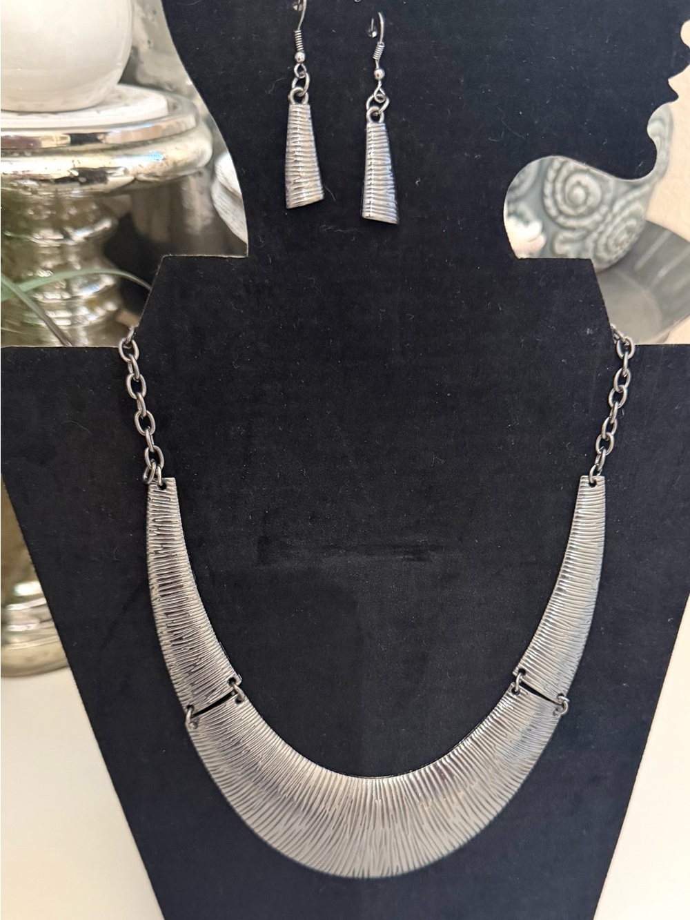 Retro Gunmetal Silver Textured Collar Necklace and Drop Earrings